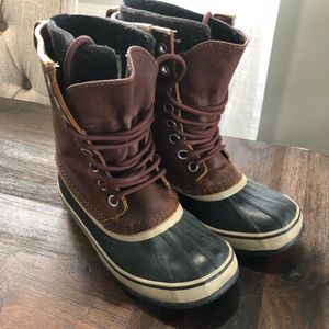 Sorel leather snow boots